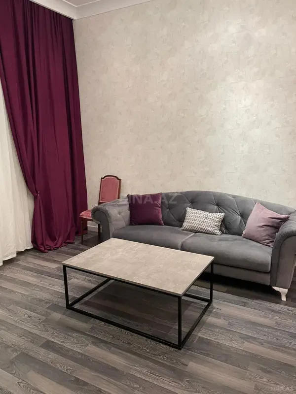 Kirayə verilir 2 otaqlı mənzil 90 m²