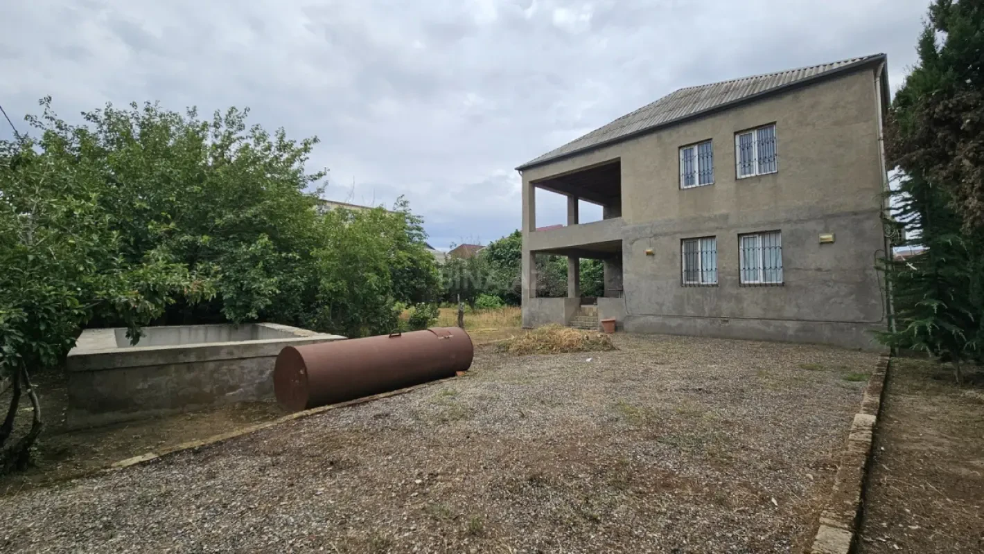 Satılır 6 otaqlı həyət evi 250 m²