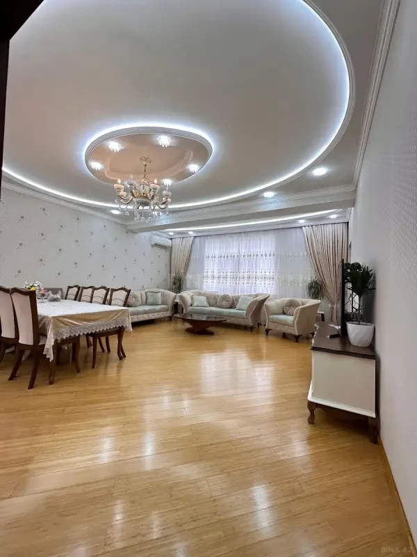 Satılır 4 otaqlı mənzil 183 m²