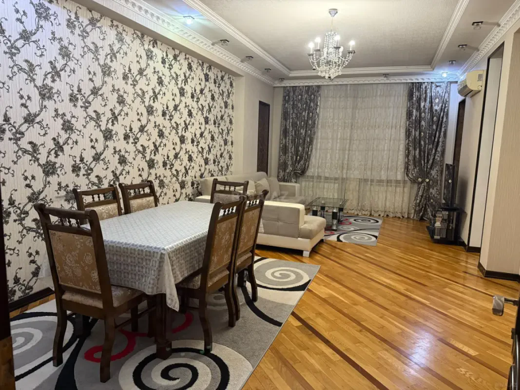 Kirayə verilir 3 otaqlı mənzil 140 m²