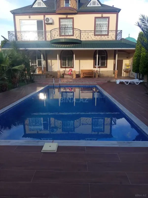 Kirayə verilir 7 otaqlı həyət evi 250 m²