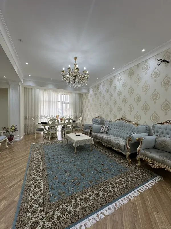 Satılır 4 otaqlı mənzil 164 m²