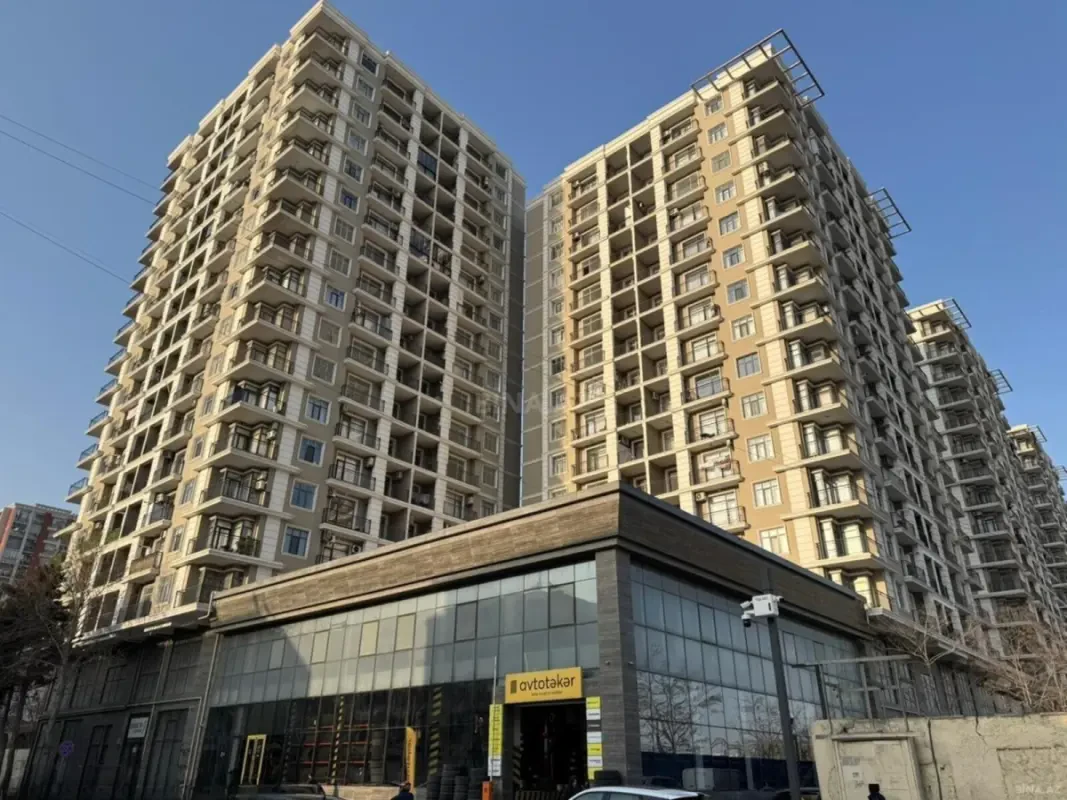 Satılır 4 otaqlı mənzil 182 m²