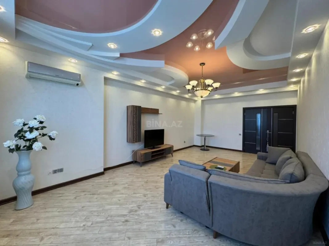 Kirayə verilir 6 otaqlı mənzil 260 m²