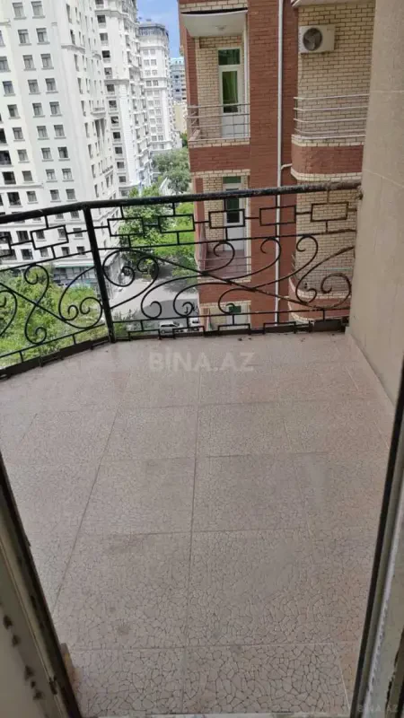 Satılır 3 otaqlı mənzil 118 m²