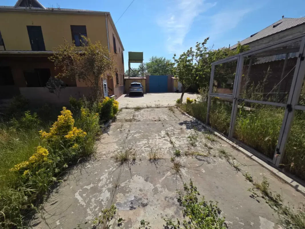 Satılır 10 otaqlı həyət evi 255 m²