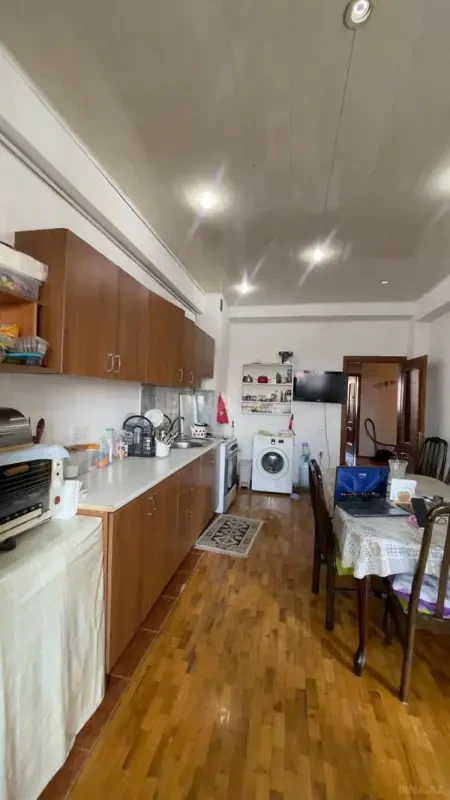 Satılır 3 otaqlı mənzil 130 m²
