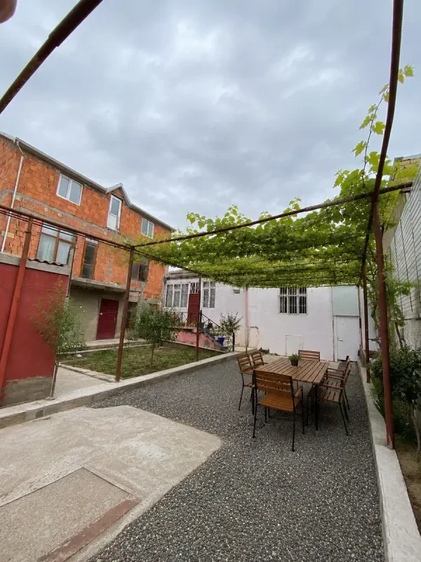 Satılır 7 otaqlı həyət evi 180 m²