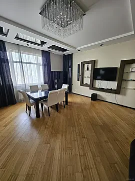 Satılır 3 otaqlı mənzil 136 m² — Bakı 3 otaq 136.00 m²