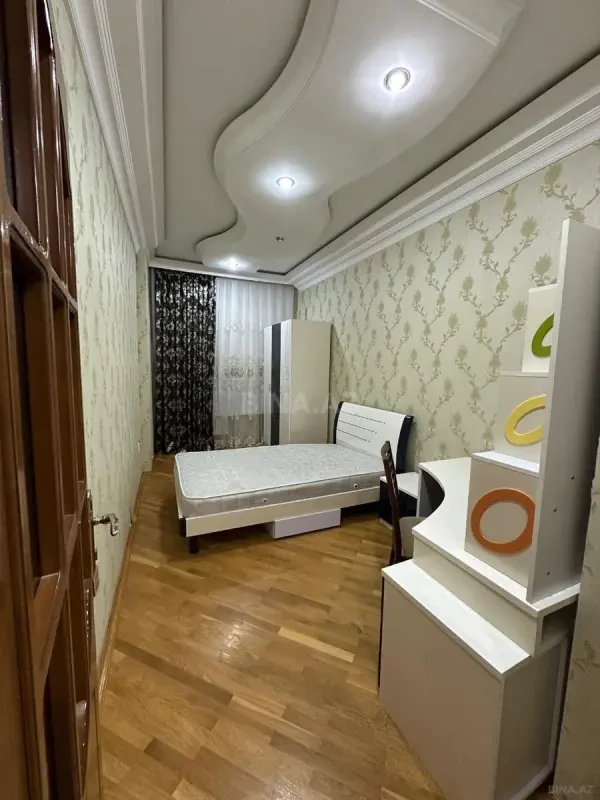 Kirayə verilir 3 otaqlı mənzil 120 m²