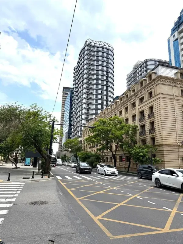 Satılır 3 otaqlı mənzil 122 m²