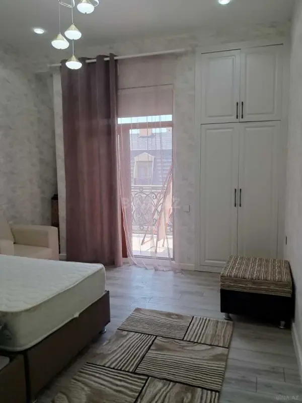 Kirayə verilir 3 otaqlı mənzil 142 m²