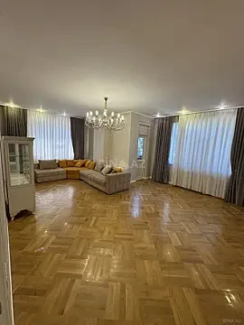 Satılır 3 otaqlı mənzil 135 m² — Bakı 3 otaq 135.00 m²