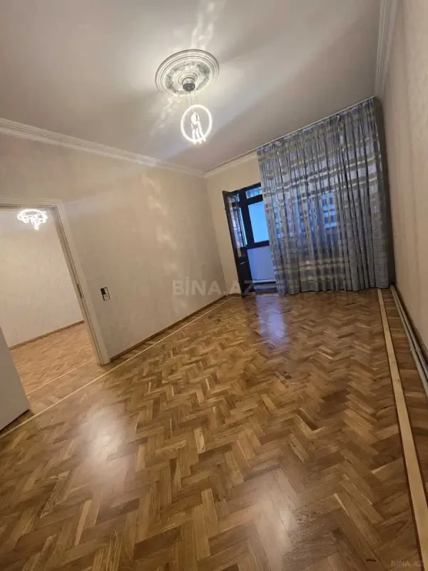 Satılır 5 otaqlı mənzil 120 m²