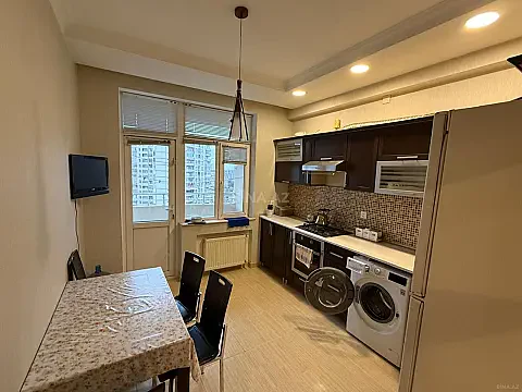 Kirayə verilir 3 otaqlı mənzil 100 m² — Bakı, İnşaatçılar 3 otaq 100.00 m²