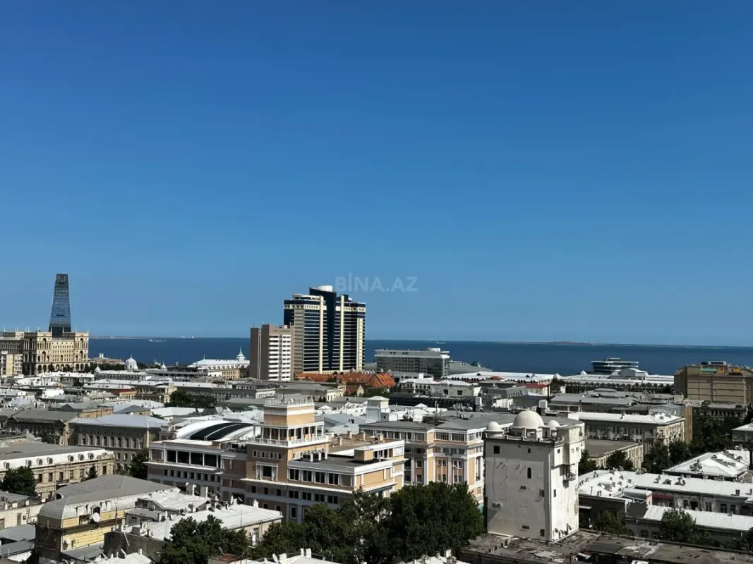 Satılır 4 otaqlı mənzil 265 m²