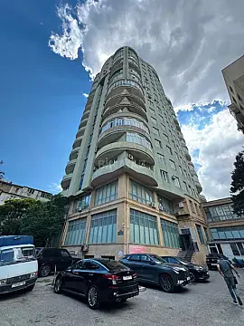 Satılır 4 otaqlı mənzil 175 m² — Bakı, İnşaatçılar 4 otaq 175.00 m²