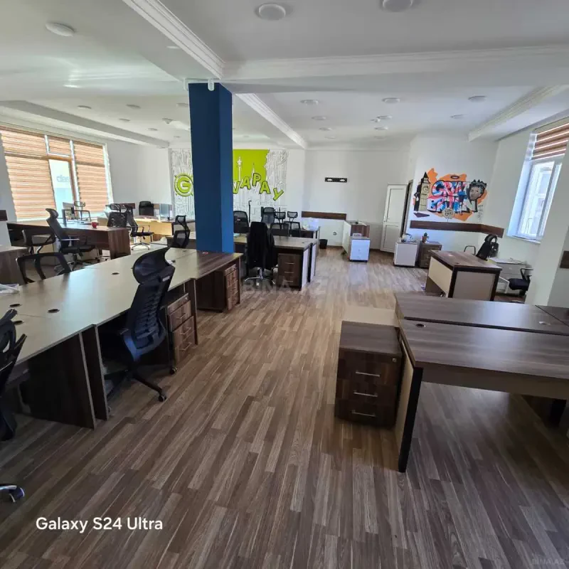 Kirayə verilir 15 otaqlı ofis 1400 m²