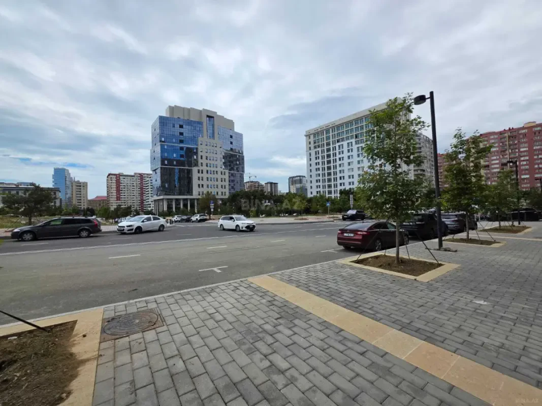 Satılır 3 otaqlı mənzil 171 m²