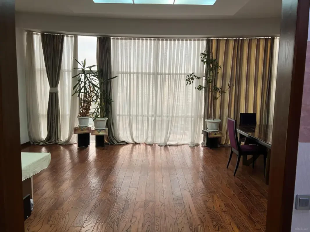 Satılır 2 otaqlı mənzil 120 m²