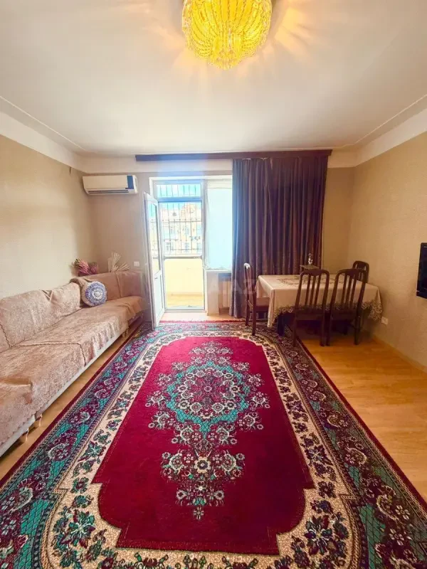 Satılır 2 otaqlı mənzil 71 m²