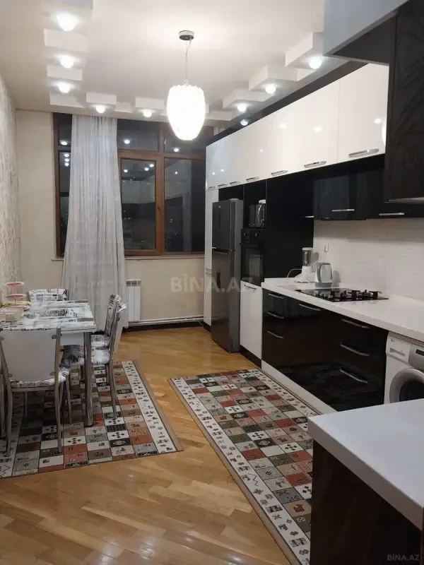 Kirayə verilir 3 otaqlı mənzil 150 m²