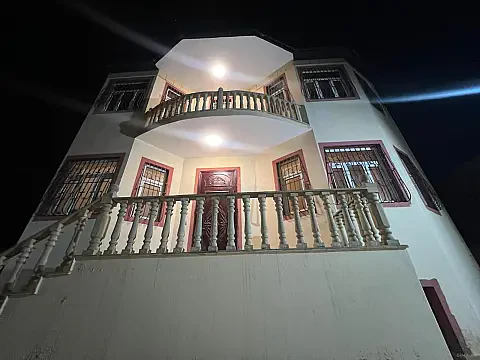 Satılır 7 otaqlı həyət evi 210 m² — Bakı, Badamdar 7 otaq 210.00 m²