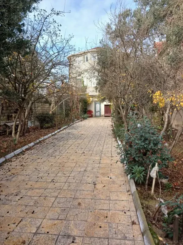 Satılır 5 otaqlı həyət evi 280 m²
