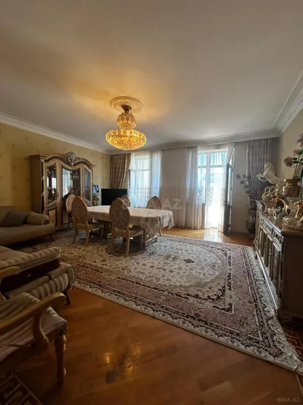 Satılır 4 otaqlı mənzil 200 m²