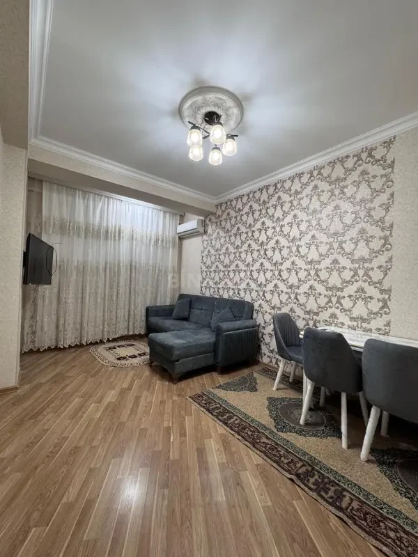 Kirayə verilir 2 otaqlı mənzil 80 m²
