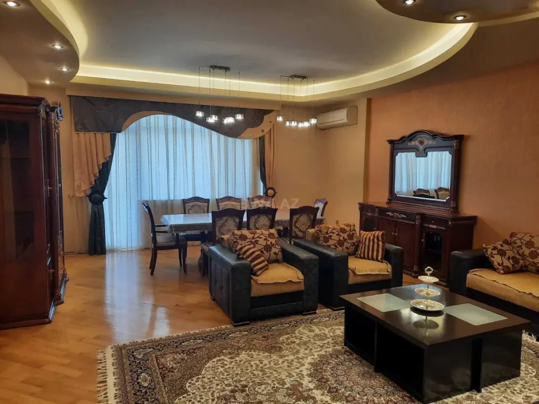 Kirayə verilir 4 otaqlı mənzil 205 m²