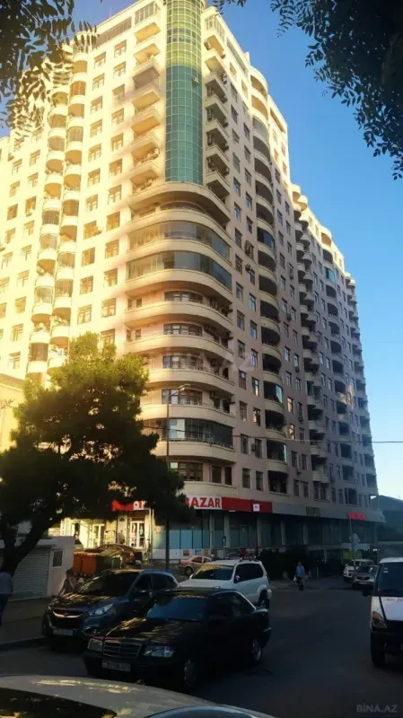 Satılır 4 otaqlı mənzil 200 m²