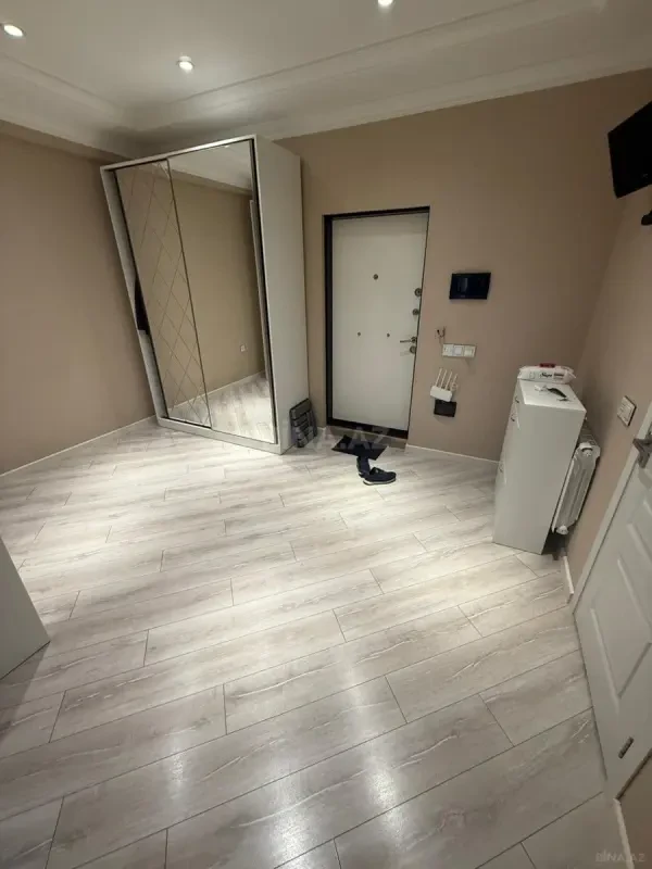 Satılır 2 otaqlı mənzil 77 m²