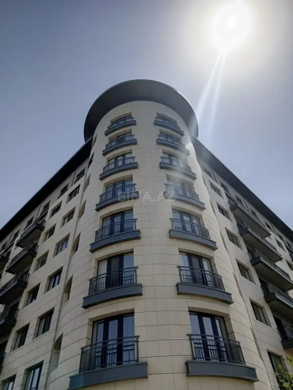 Satılır 5 otaqlı mənzil 204 m²
