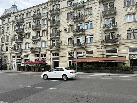 Kirayə verilir obyekt 103 m² — Bakı, Nizami 103.00 m²