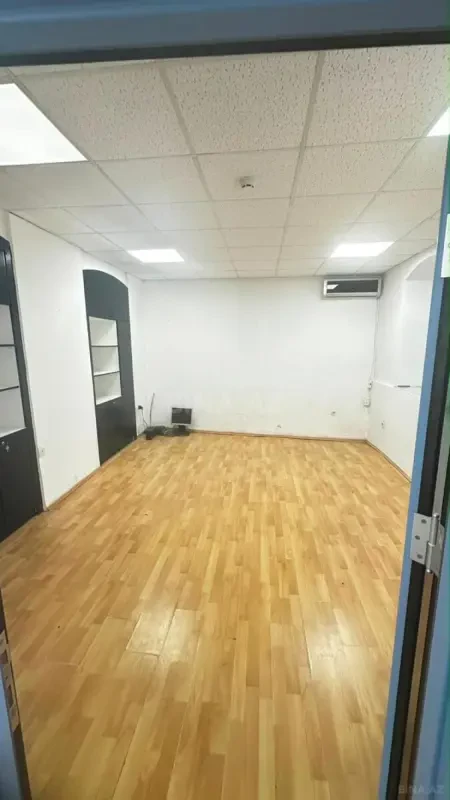 Satılır 8 otaqlı ofis 150 m²