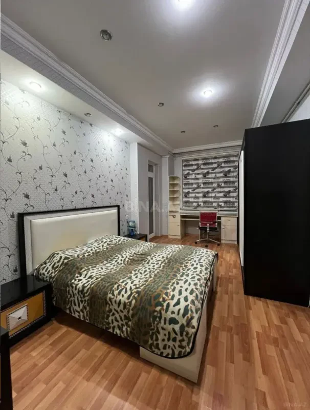 Satılır 3 otaqlı mənzil 110 m²