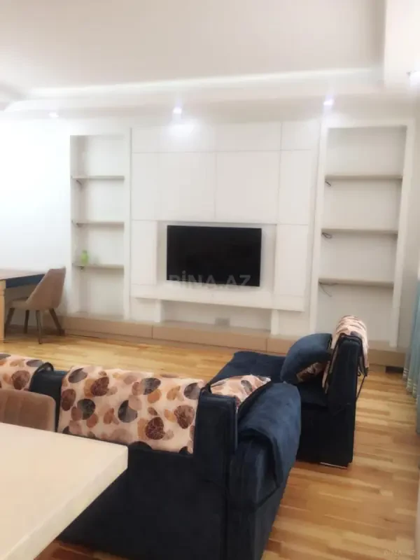 Kirayə verilir 3 otaqlı mənzil 160 m²