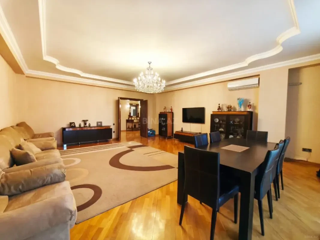 Satılır 4 otaqlı mənzil 170 m²