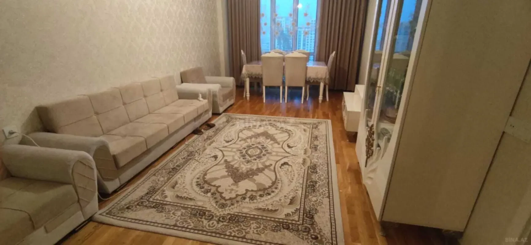 Kirayə verilir 2 otaqlı mənzil 90 m²