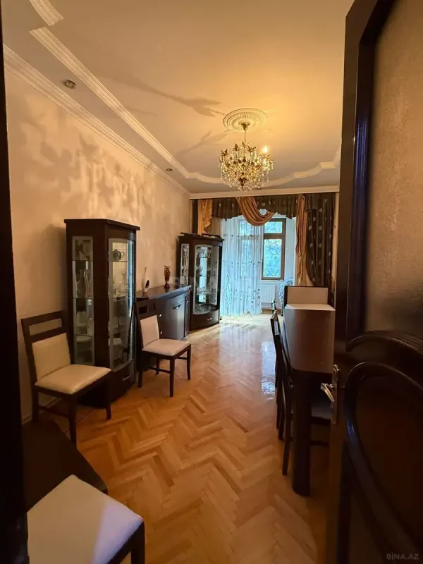 Satılır 4 otaqlı mənzil 110 m²