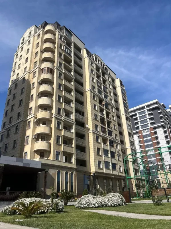 Kirayə verilir 3 otaqlı mənzil 140 m²