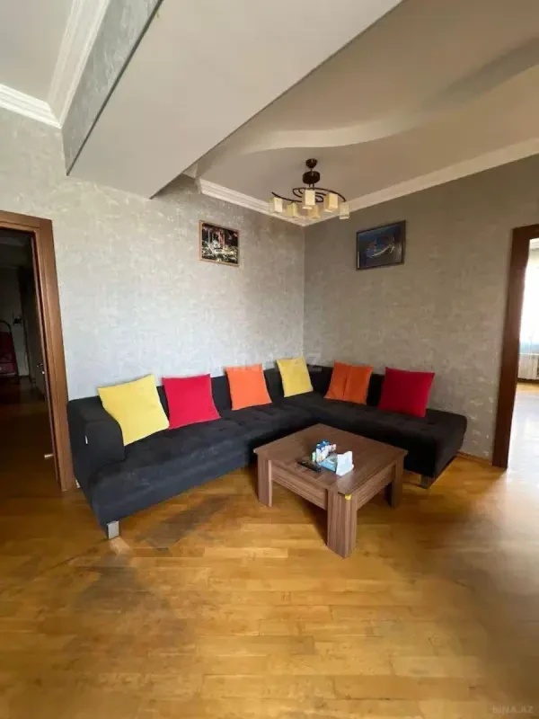 Kirayə verilir 3 otaqlı mənzil 150 m²