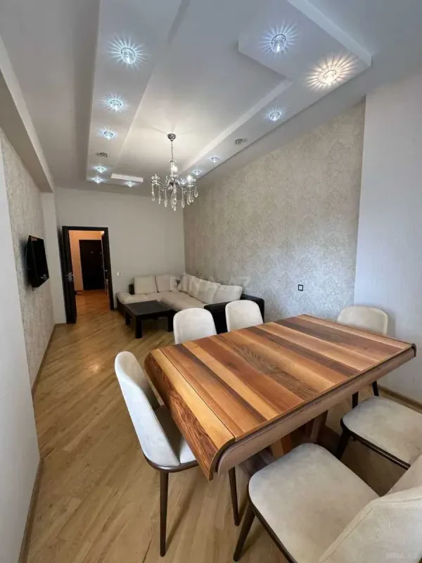 Kirayə verilir 2 otaqlı mənzil 75 m²