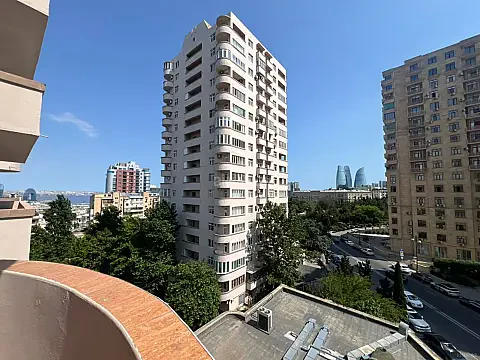 Kirayə verilir 4 otaqlı mənzil 120 m² — Bakı 4 otaq 120.00 m²