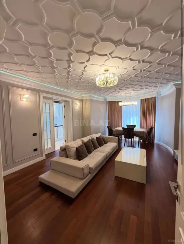 Satılır 4 otaqlı mənzil 135 m²
