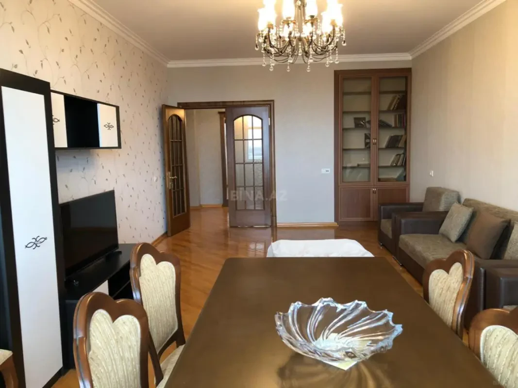Kirayə verilir 2 otaqlı mənzil 102 m²