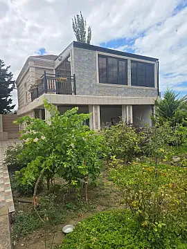 Kirayə verilir 4 otaqlı həyət evi 100 m² — Bakı, Novxanı 4 otaq 100.00 m²
