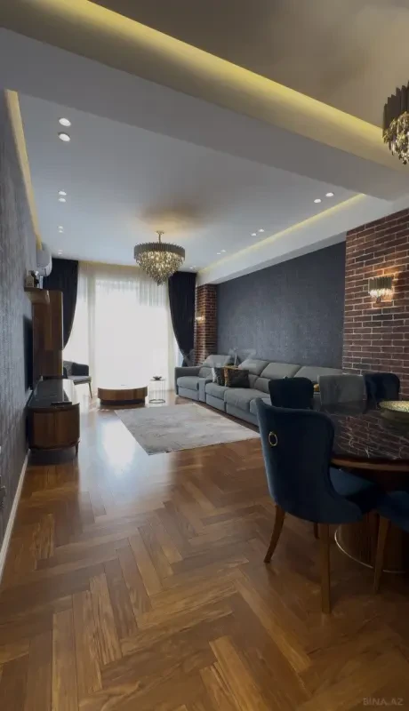 Satılır 3 otaqlı mənzil 133 m²