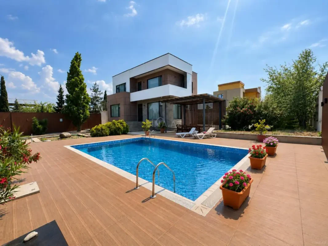 Kirayə verilir 5 otaqlı həyət evi 350 m²